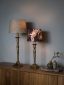Mosiężna lampa stołowa Salong z lnianym abażurem