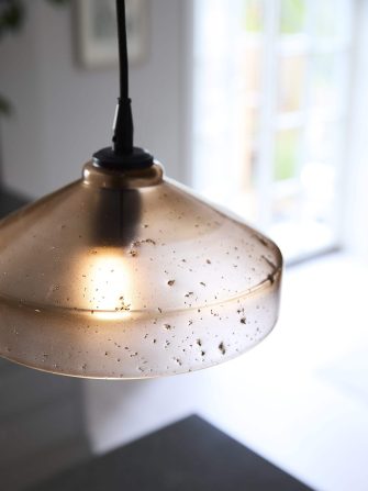 Szklana brązowa lampa wisząca vintage Cecil